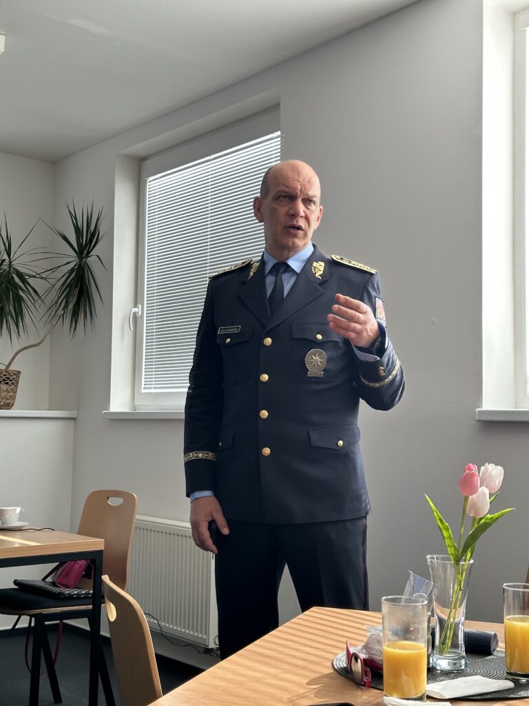 Policejní prezident Martin Vondrášek se účastní výjezdních zasedání odborů
